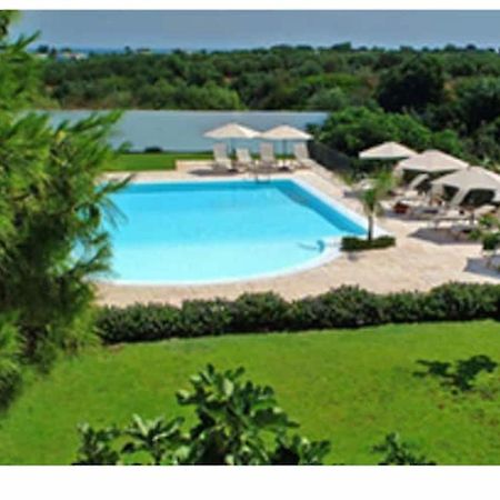Room In Bb - Stunning Quadruple Room In Ancient Masseria Near The Sea In A Quiet Olive Trees Ostuni Εξωτερικό φωτογραφία